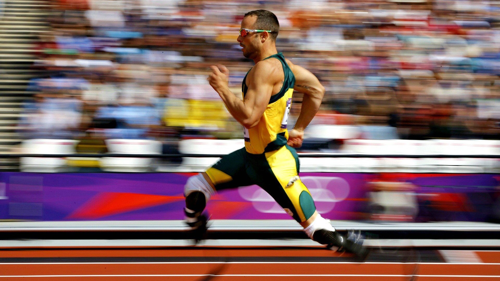 赛道上的夜之诗,阿拉巴无争议的全场最佳,F1街道赛的永恒瞬间