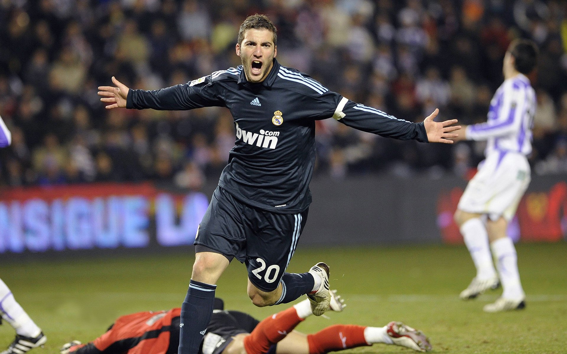 当东契奇刷新纪录的夜晚，黄蜂用一记压哨击败奇才